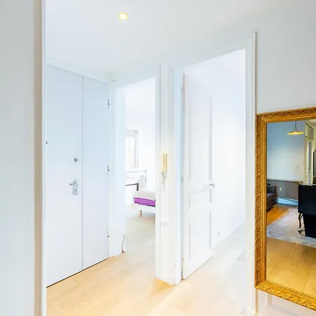 Elegant 2br - Sleeps 6 - Steps From Arc De Triomphe *