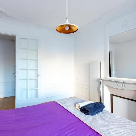 Elegant 2br - Sleeps 6 - Steps From Arc De Triomphe Apartment *