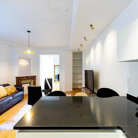 Elegant 2br - Sleeps 6 - Steps From Arc De Triomphe *