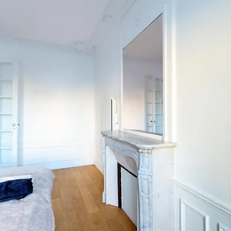 Elegant 2br - Sleeps 6 - Steps From Arc De Triomphe *