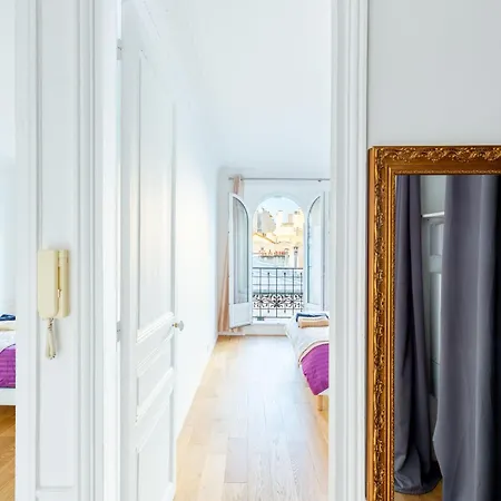 Elegant 2br - Sleeps 6 - Steps From Arc De Triomphe Apartment