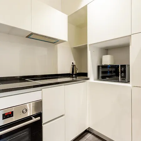 Elegant 2br - Sleeps 6 - Steps From Arc De Triomphe Apartment Paris