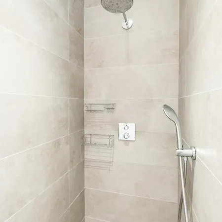 Elegant 2br - Sleeps 6 - Steps From Arc De Triomphe *