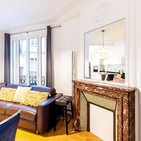 Apartment Elegant 2br - Sleeps 6 - Steps From Arc De Triomphe *