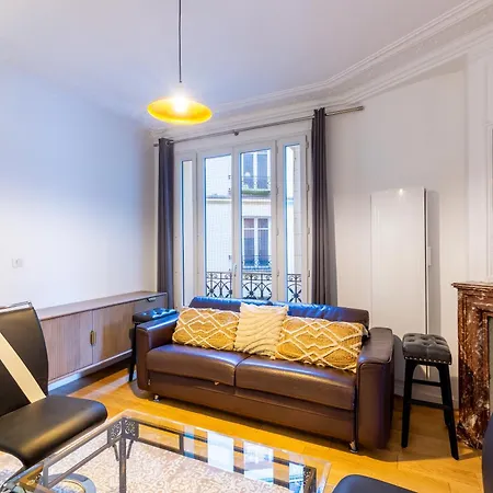 Elegant 2br - Sleeps 6 - Steps From Arc De Triomphe דירה פריז