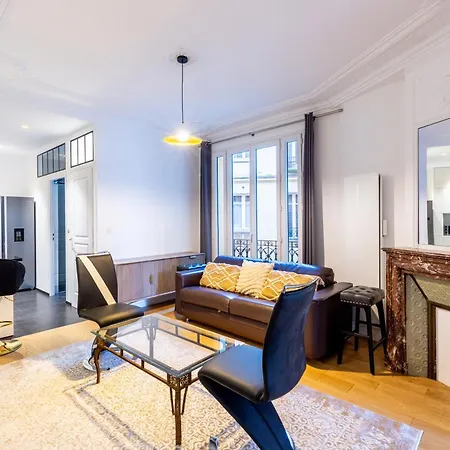 Apartment Elegant 2br - Sleeps 6 - Steps From Arc De Triomphe Paris